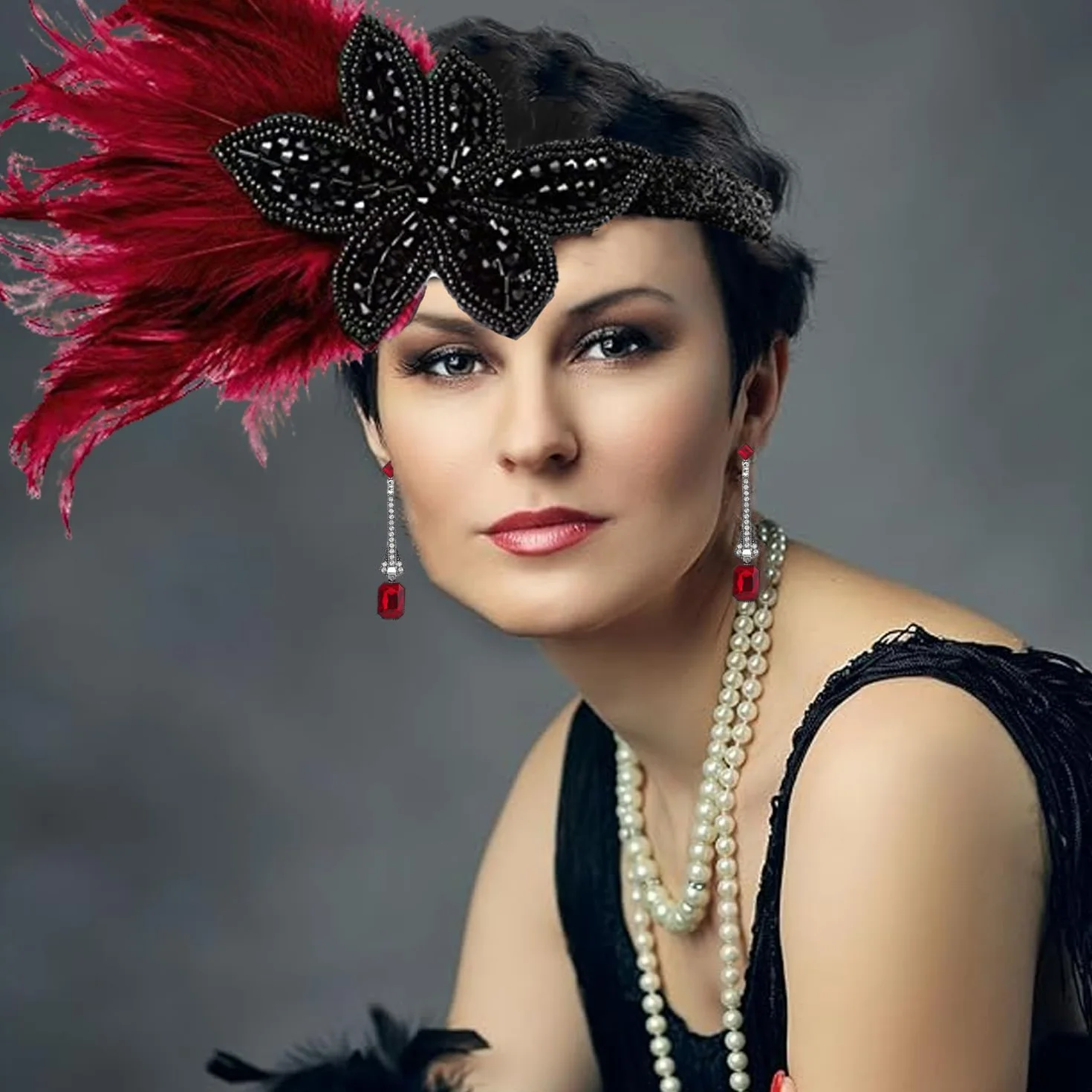 Zestaw akcesoriów Gatsby w stylu lat 20. XX wieku: naszyjnik z pereł, koronkowe rękawiczki, kolczyki retro
