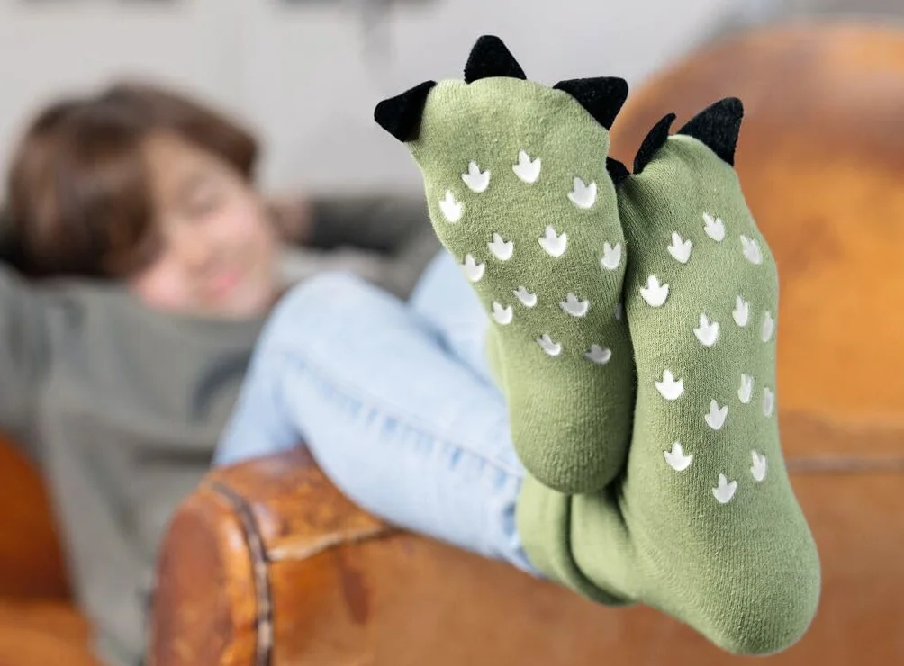 moses. Dino Stopery z pazurami, skarpety dziecięce z motywem dinozaurów ze stoperami świecącymi w nocy, antypoślizgowe skarpety ABS dla dzieci, pasują dla chłopców i dziewczynek w rozmiarze buta