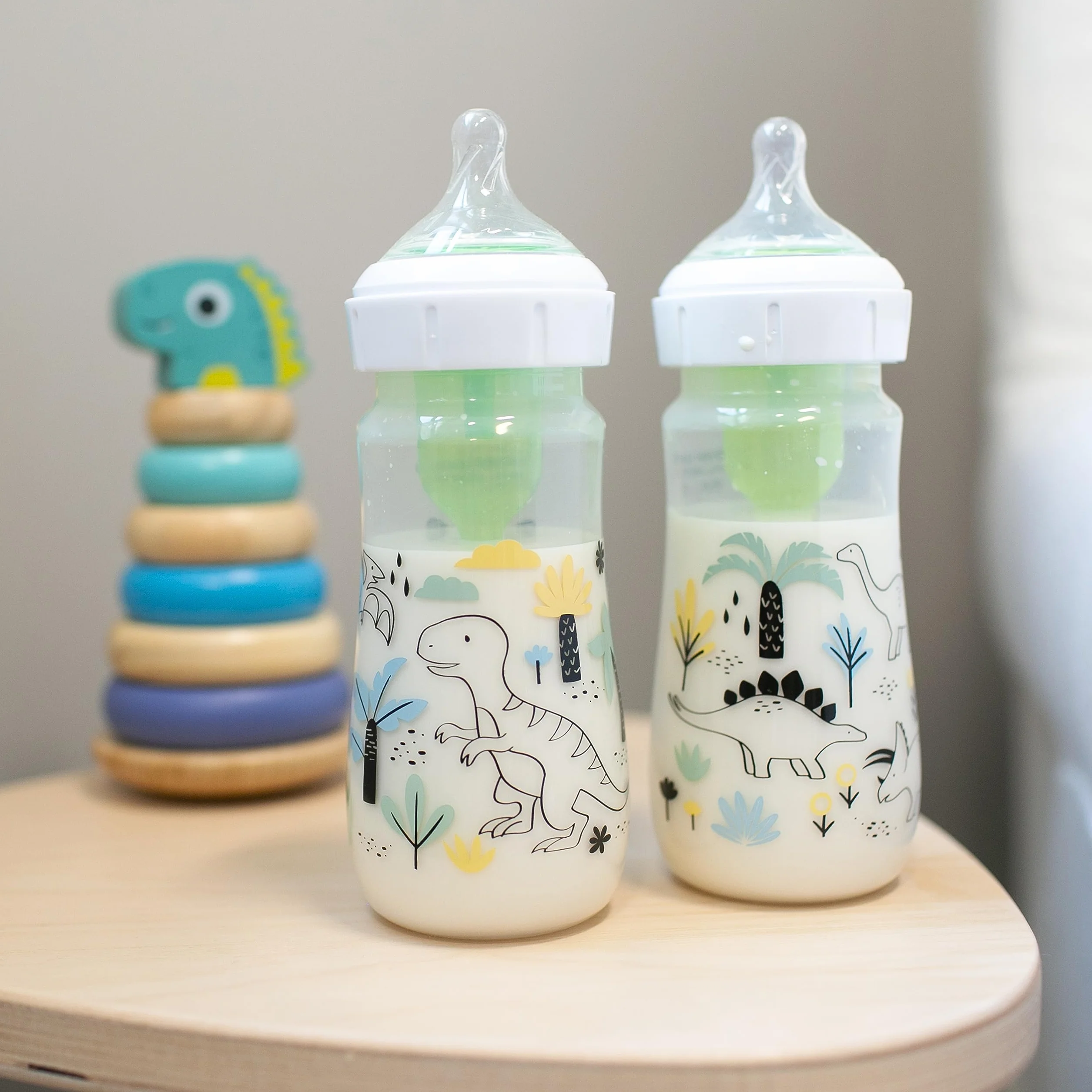 Dr. Brown's Natural Flow Anti-Colic Options+ Butelki z szeroką szyjką, 270 ml, ze smoczkiem poziomu 1, zestaw 2 szt., wzór dinozaura