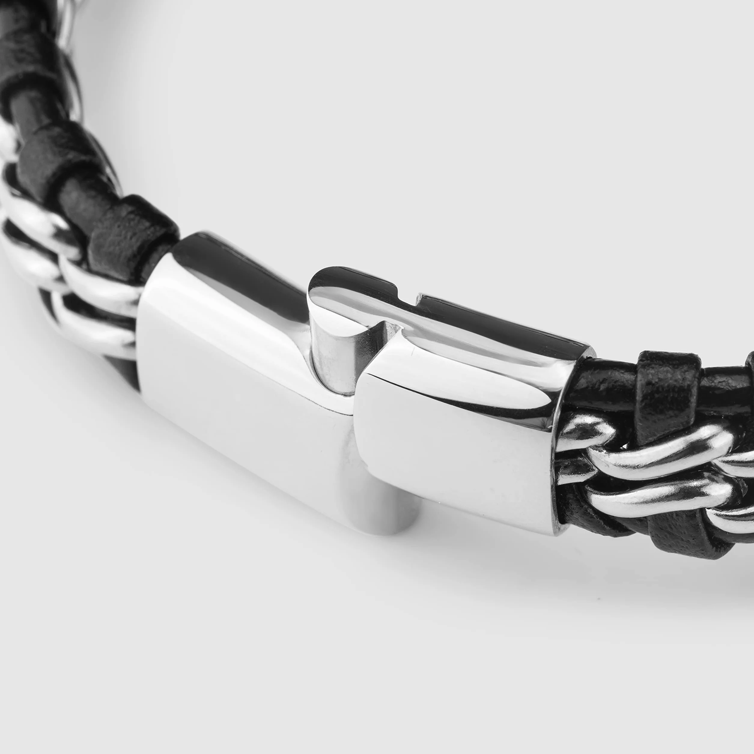 SERASAR | Skórzana Bransoletka Męska [Steel] | Zapięcie Magnetyczne ze Stali Nierdzewnej w Kolorze Czarnym, Srebrnym I Złotym | w Zestawie Pudełko na Biżuterię | Świetny Pomysł na Prezent