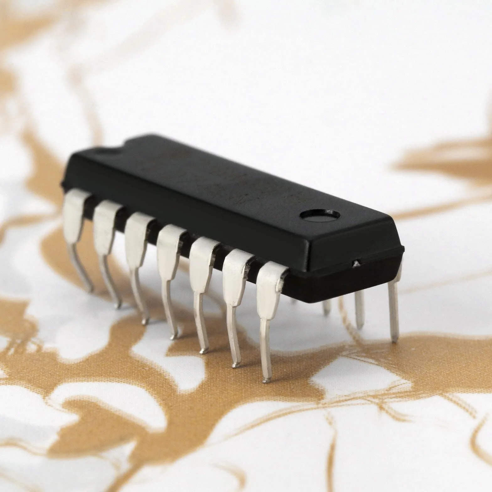 OTOTEC 20 szt. TL074CN wzmacniacz operacyjny zamiennik TL074 wzmacniacz operacyjny układ scalony DIP-14 niski poziom hałasu JFET chip wejściowy do przetwarzania sygnału audio