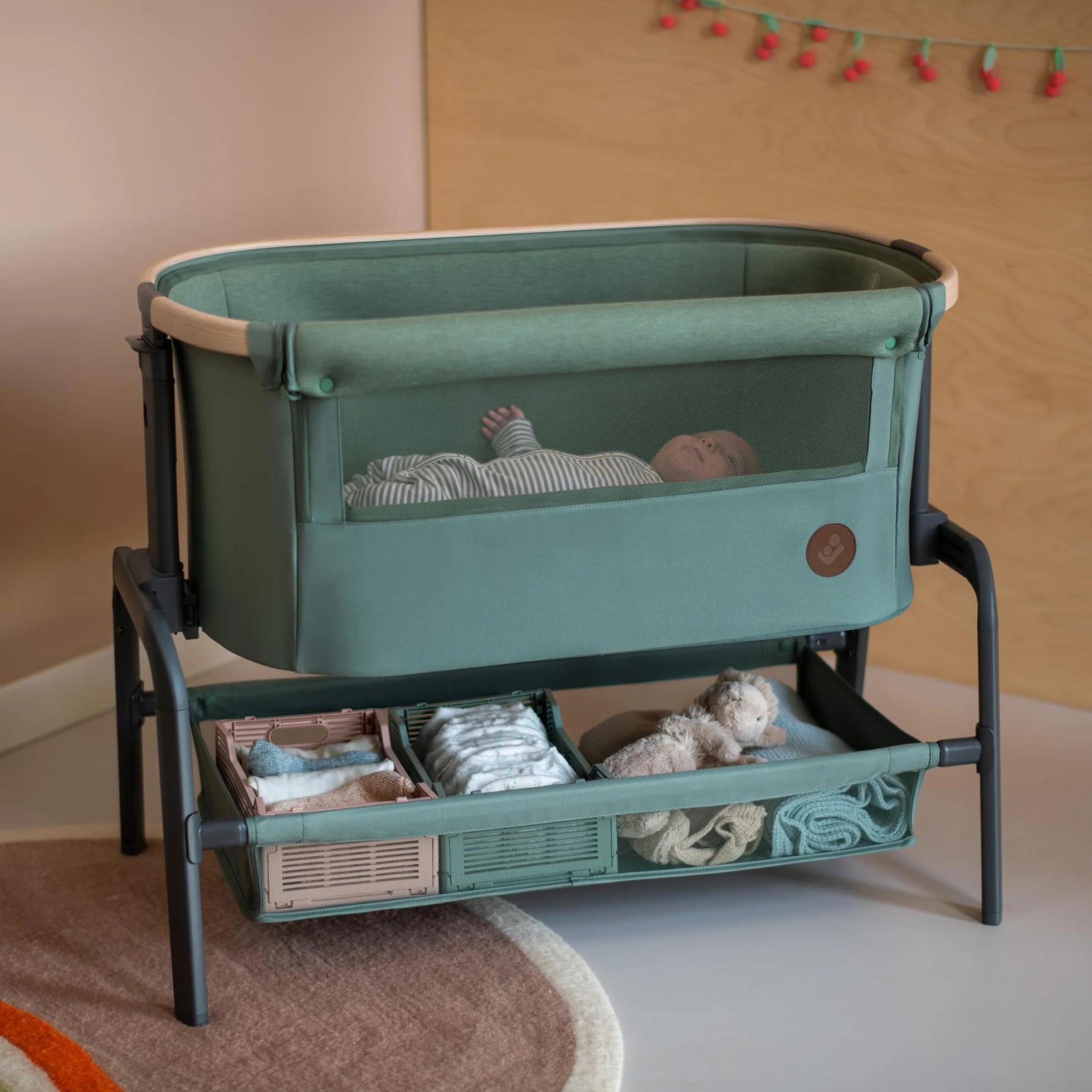 Maxi-Cosi Iora Łóżeczko Przystawka, Co-sleeper , 0–6 mies., maks. 9 kg, 4 Poz. Odchylenia i 5 Wysokości, Łatwe Przesuwanie, Wygodny Materac, Duży Kosz, Łatwe Przenoszenie, Essential Graphite