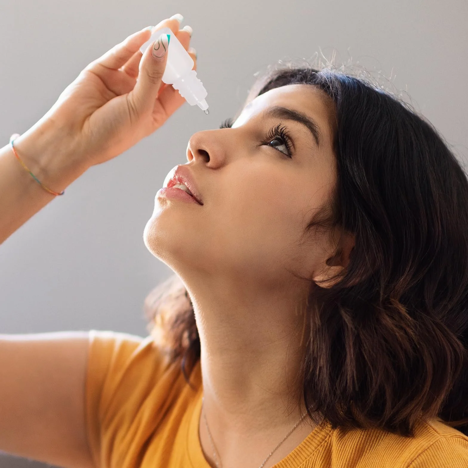 Lusofie 20 sztuk małych butelek na płyn, 5 ml, plastikowe, puste plastikowe butelki z kroplomierzem, butelki z tworzywa sztucznego, przenośne, podróżne, z zatyczką i zatyczką
