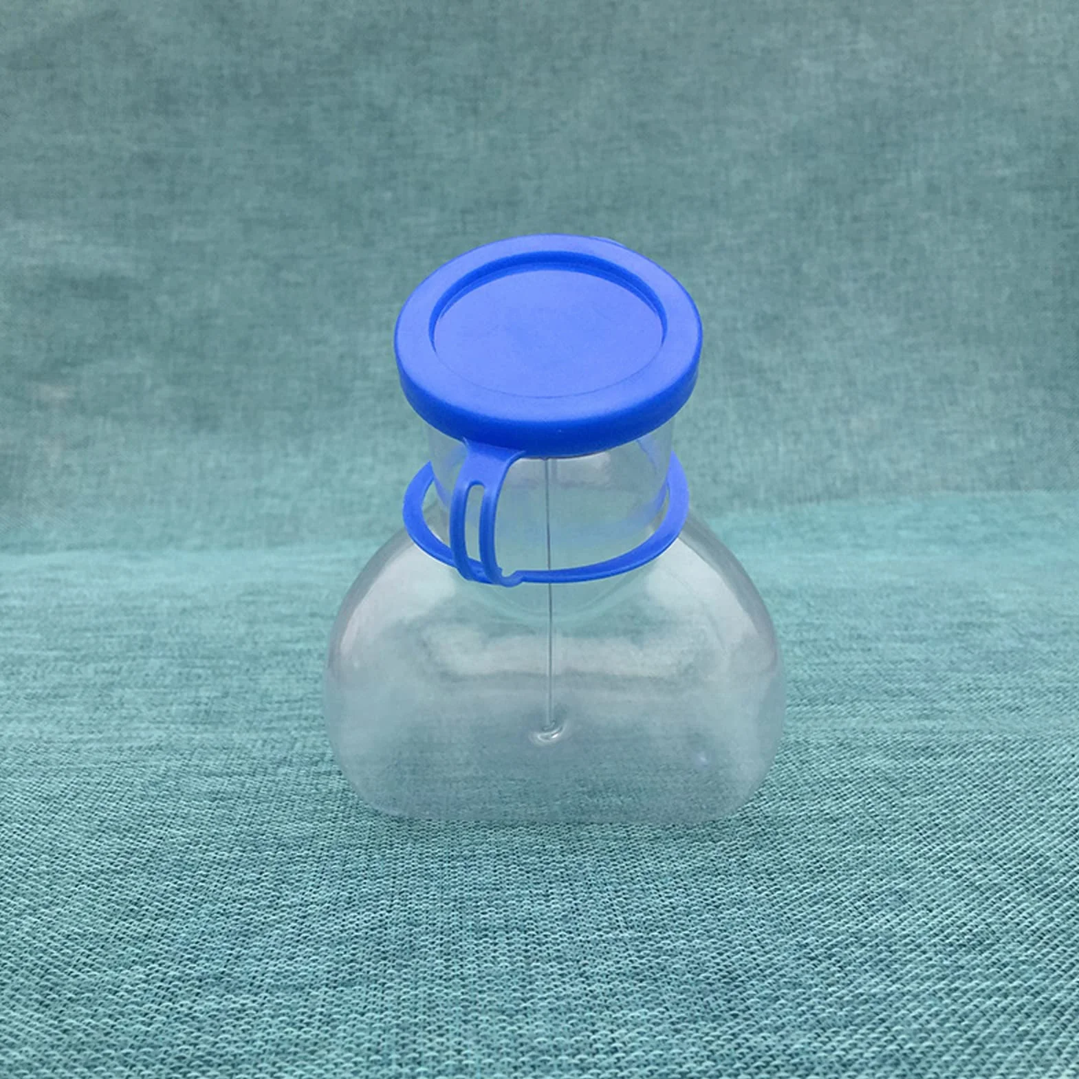Pisuary dla Mężczyzn, Męskie Butelki Pisuarowe 1000 Ml Przenośny Pisuar Męski z pokrywką Przezroczysty Plastikowy Pojemnik na Mocz Butelki Pee dla Podróżnych Osoby w Podeszłym