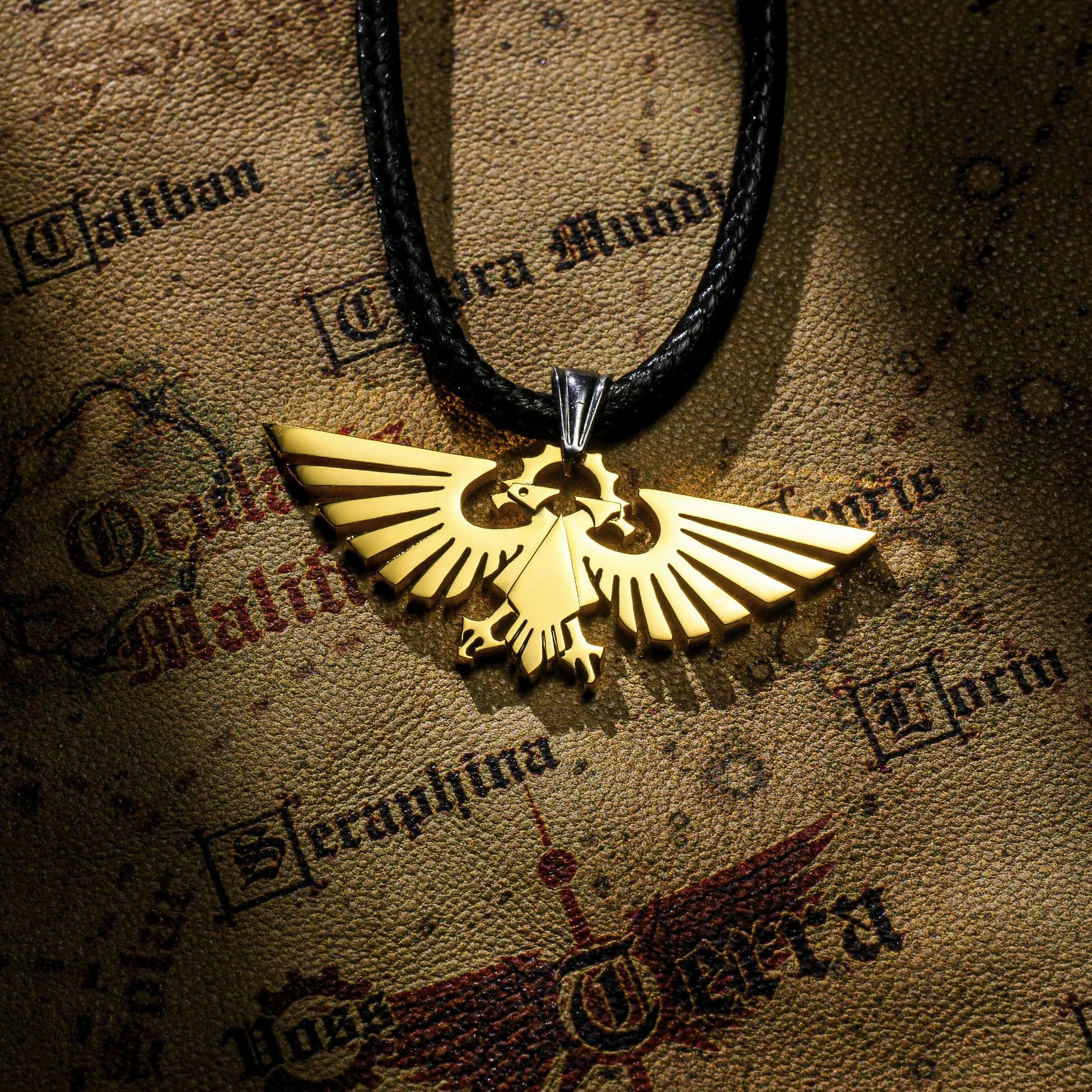 Starforged Warhammer 40000 Imperial Aquila WH40 męski pozłacany naszyjnik ze stali nierdzewnej, 19 mm x 45,5 mm, 6 g, łańcuszek 600 mm