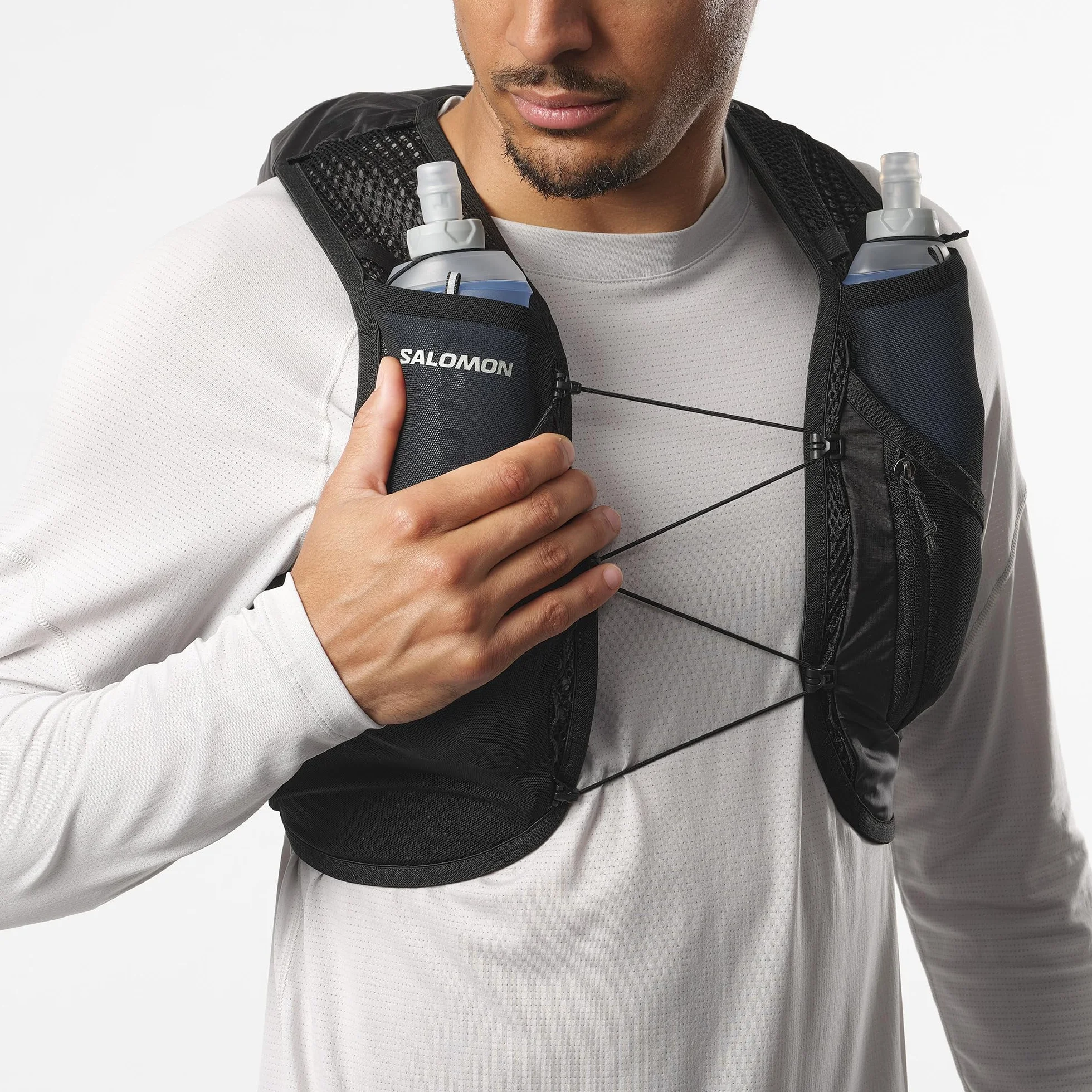 Salomon Active Skin 8 Unisex kamizelka nawadniająca do biegania szlak turystyczny z butelkami w zestawie, łatwe nawodnienie, precyzyjne dopasowanie 8 l i zoptymalizowane przechowywanie, czarna, L