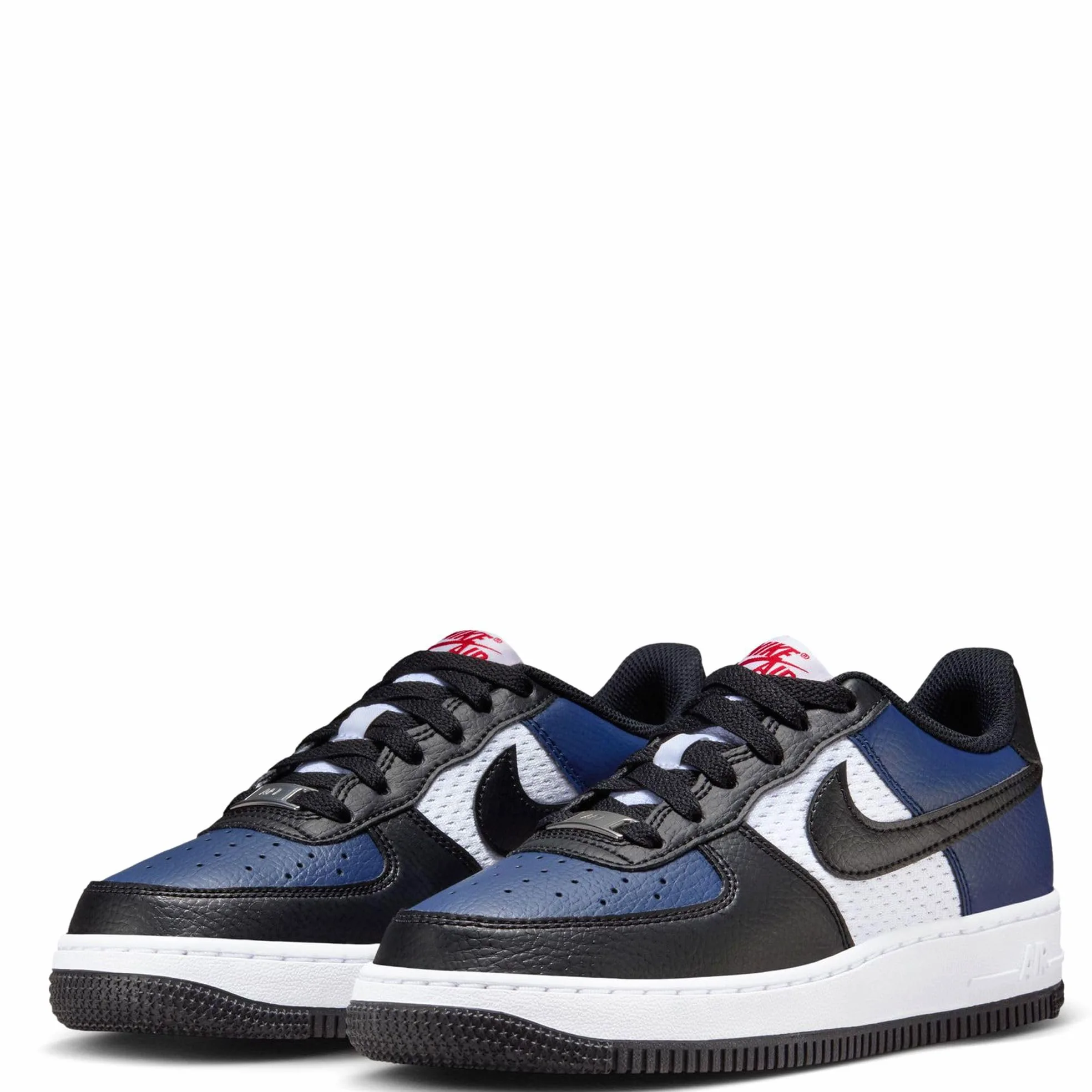 Nike Air Force 1 HJ9201-400 buty sportowe dziecięce, granatowe/białe | Legendarna amortyzacja powietrza i wytrzymałe materiały zapewniają długotrwały komfort na co dzień.