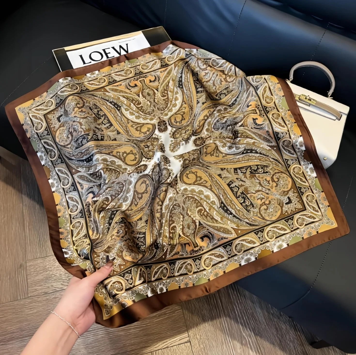 Brązowa bandana satynowa chusta damska, jedwabista chusta na głowę do włosów, kwadratowa chusta na szyję, brązowa dla kobiet, jedwabna chusta do włosów i jedwabna chusta na co dzień, moda, podróż i