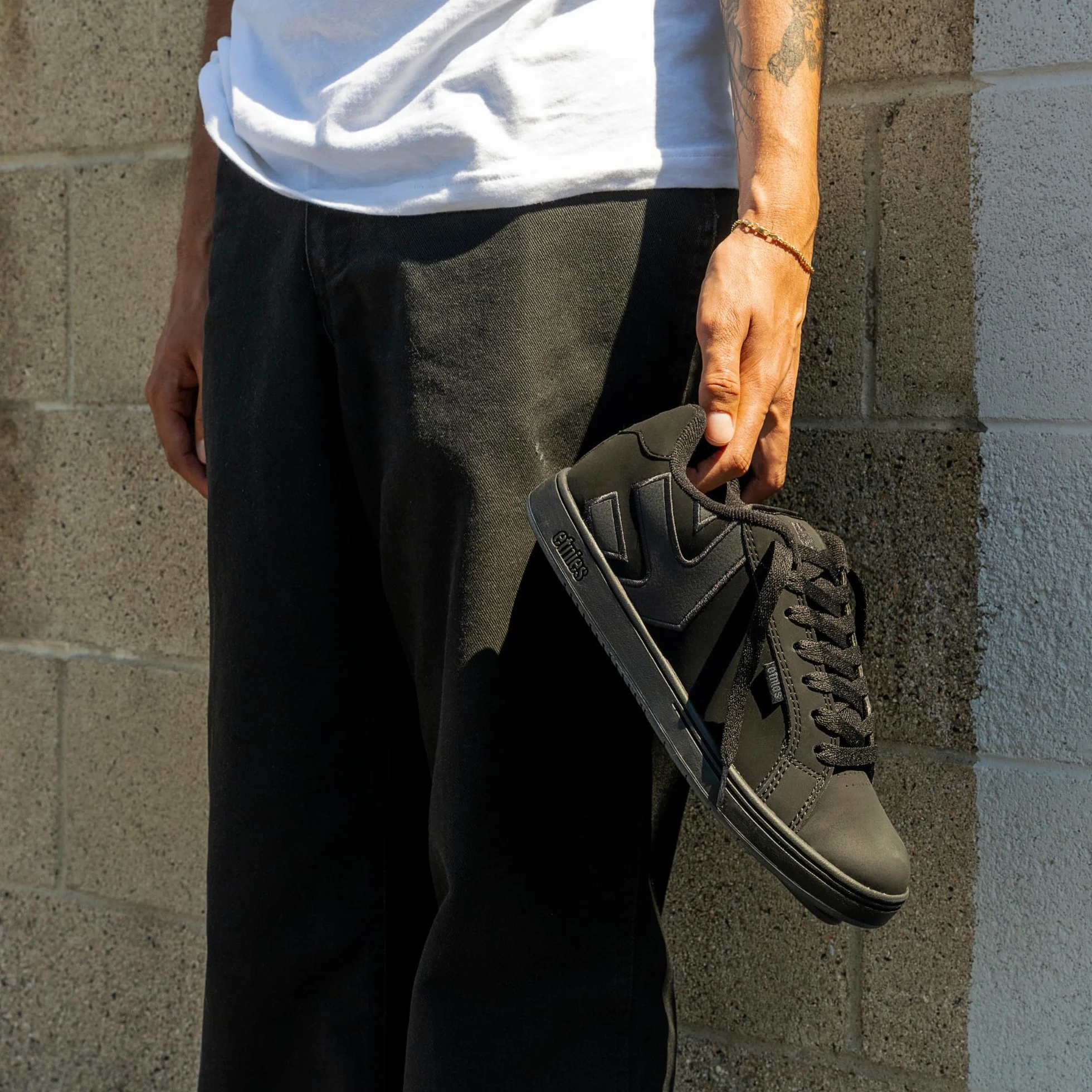 etnies Fader – Klasyczny styl skate heritage z modnym, puszystym wyglądem, wzmocniona cupsole, dopasowanie z amortyzacją, sneakersy na co dzień