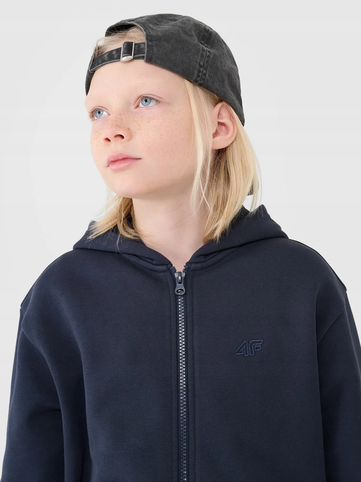 4F Bluza dresowa rozpinana z kapturem chłopięca