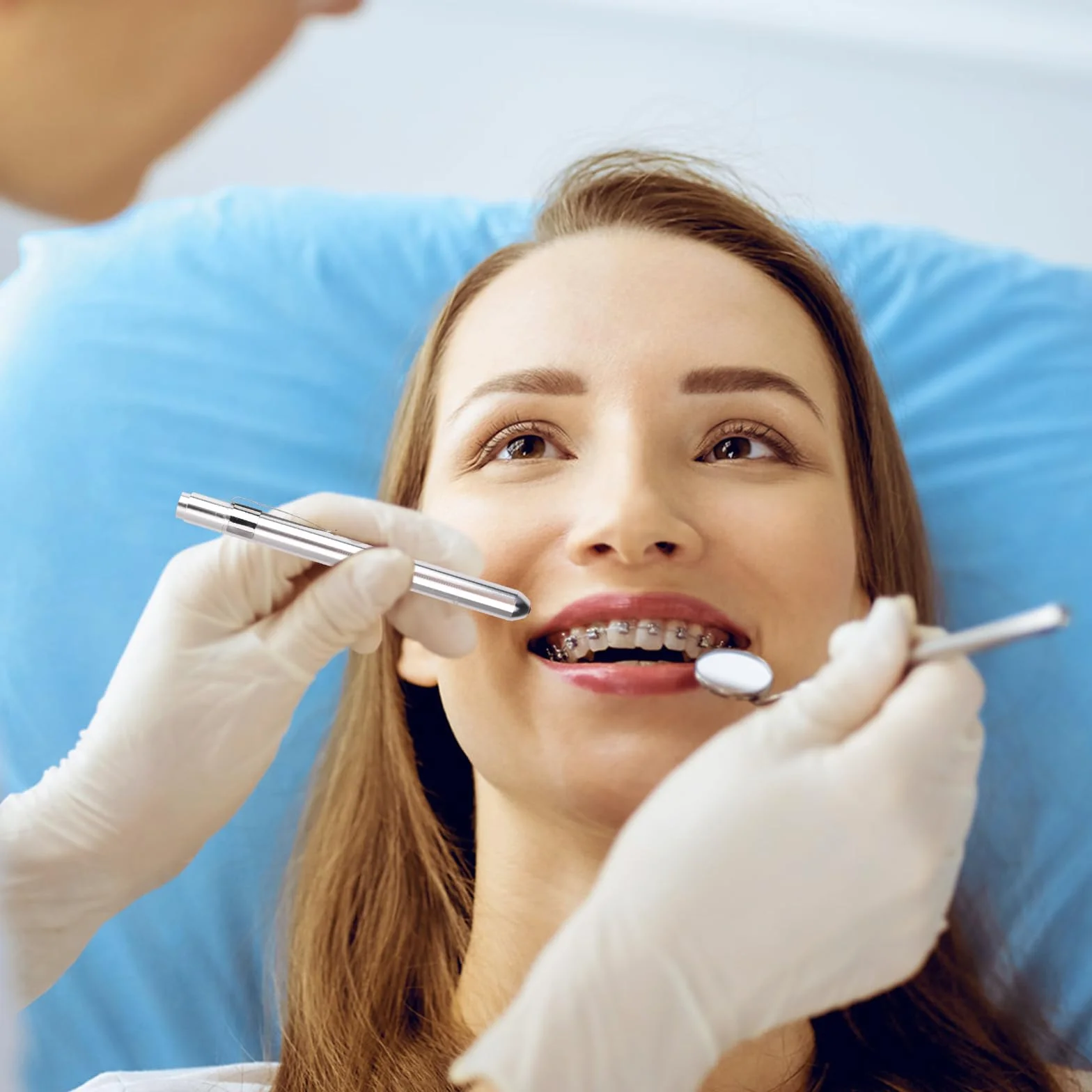 Jinlaili 2 sztuki medycznego pióra wielokrotnego użytku, latarka diagnostyczna dla uczniów medycznych, latarnia pielęgniarki z kieszonkowym klipsem, dla pielęgniarek, lekarzy (srebrno-czarna)