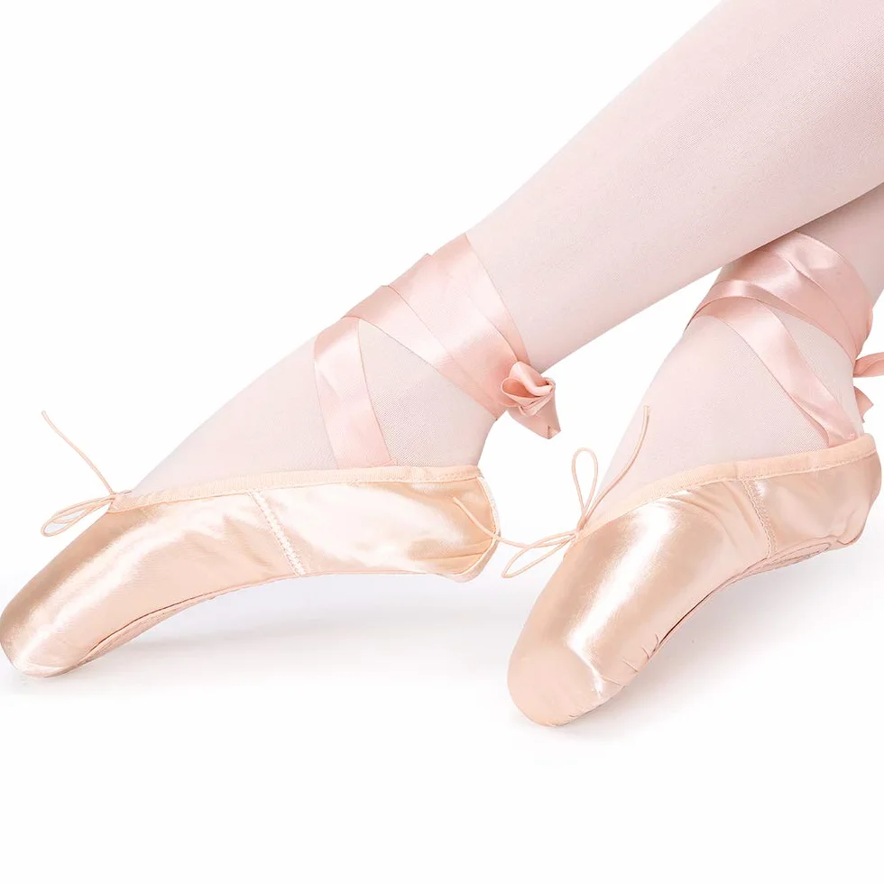 Różowe buty baletowe pointe z noskami, wstążką i czubkami dla kobiet