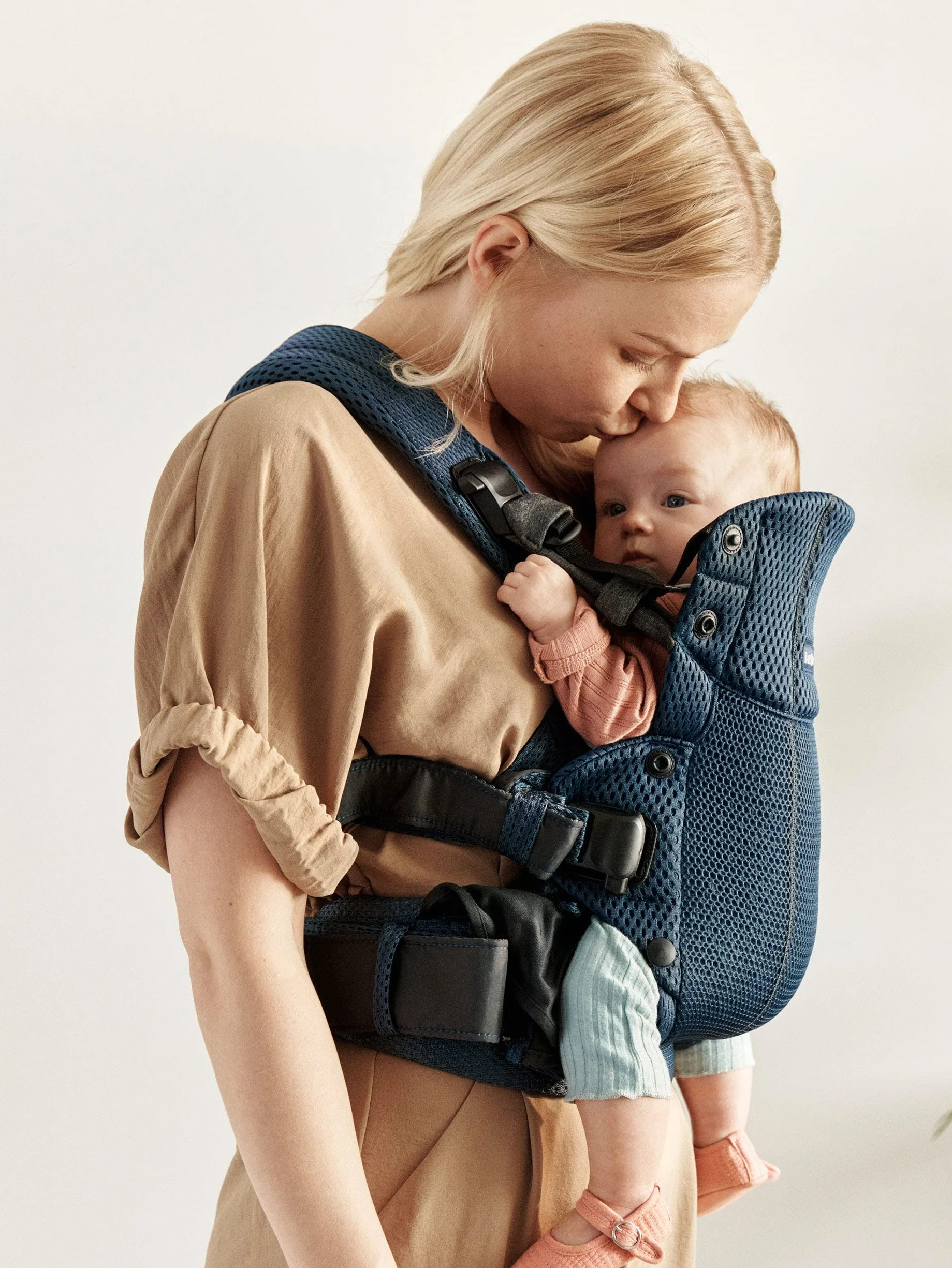 BabyBjörn Nosidełko Harmony, Mesh 3D, Granatowe