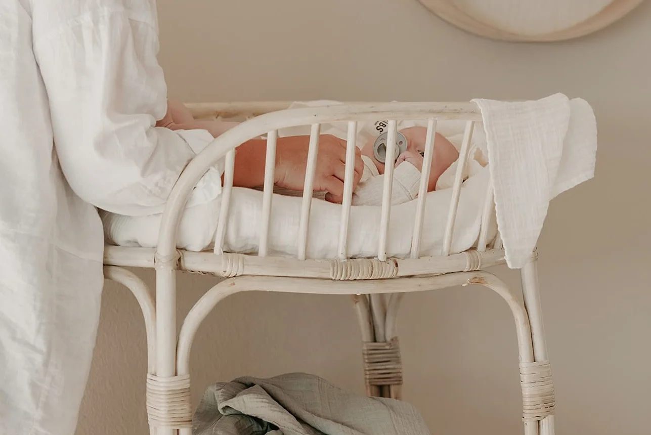 BIBS Muslin Cloth 2-pack, miękka zabawka uspokajająca, kocyk–przytulanka, kocyk dla niemowląt, 100% bawełna organiczna, 70x70 cm, Ivory