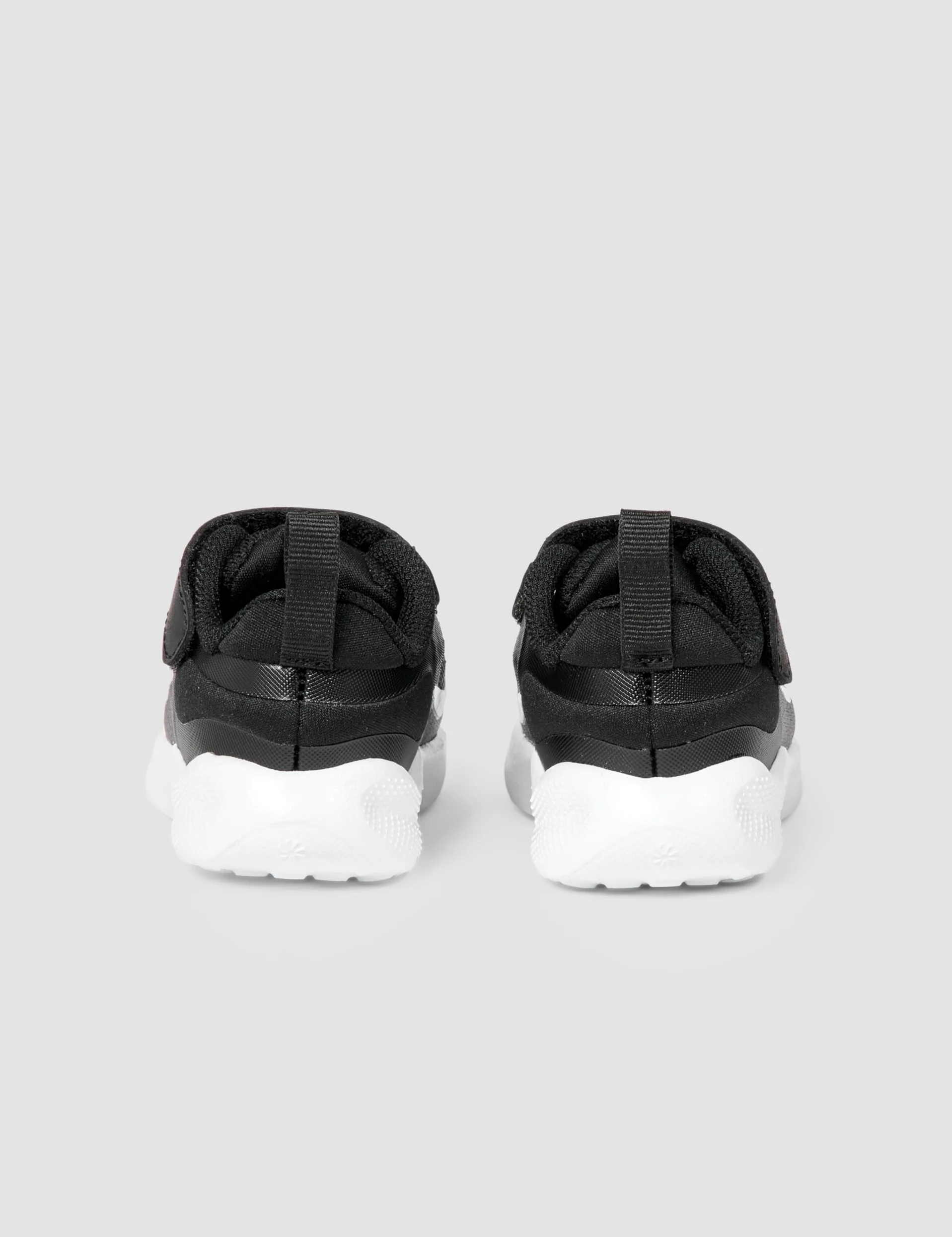 NIKE Uniseks - dzieci Rewolucja 7 (Tdv) Niski