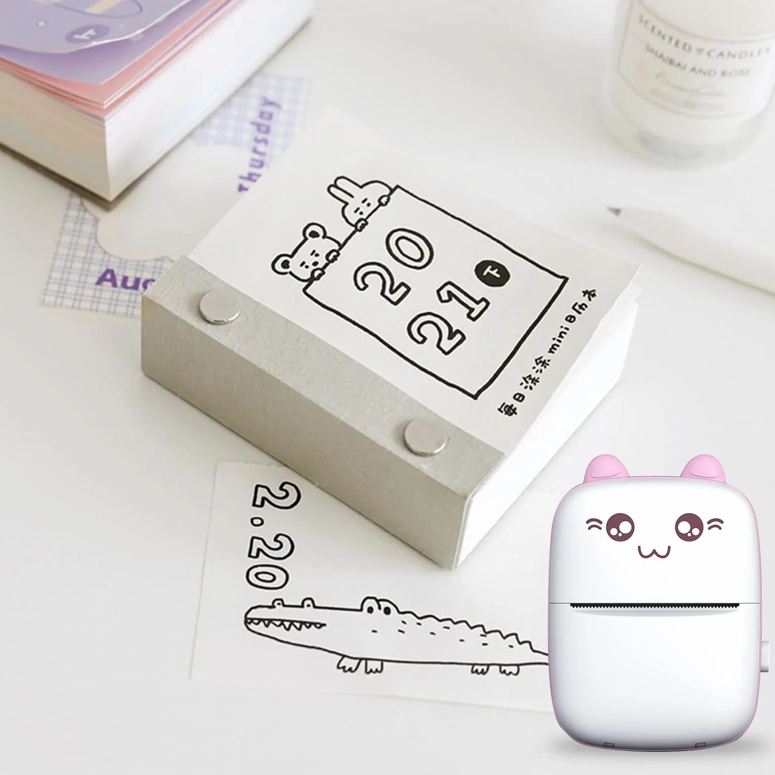 Przenośna drukarka do smartfonów, termiczna drukarka Bluetooth kompatybilna z iPhone iOS Android, mini drukarka do etykiet samoprzylepnych, schowek, naklejki DIY, kolorowanie, pamięć (różowa)
