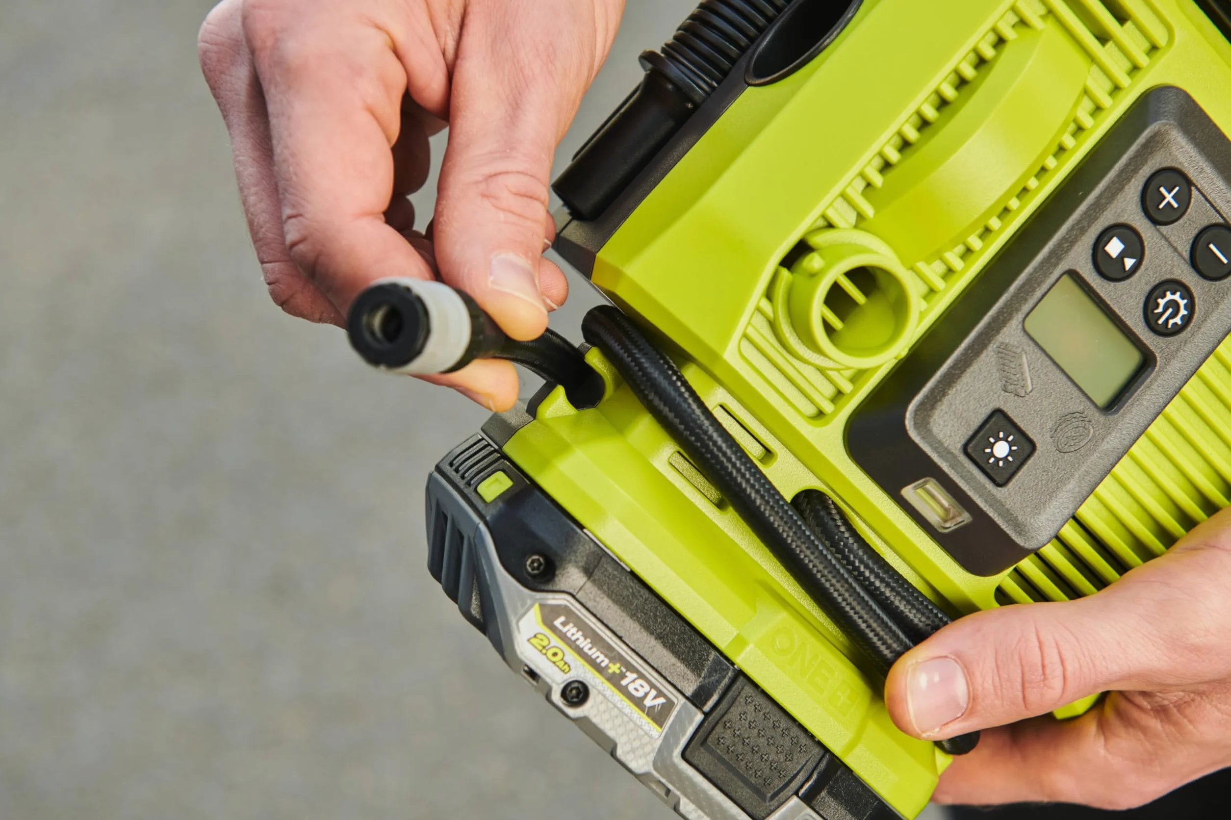 Ryobi - Bezprzewodowa sprężarka i pompka 18 V ONE+ - do 11 barów/do 500 l/min - Dostarczany z 3 końcówkami pompowania (bez baterii) - RMI18