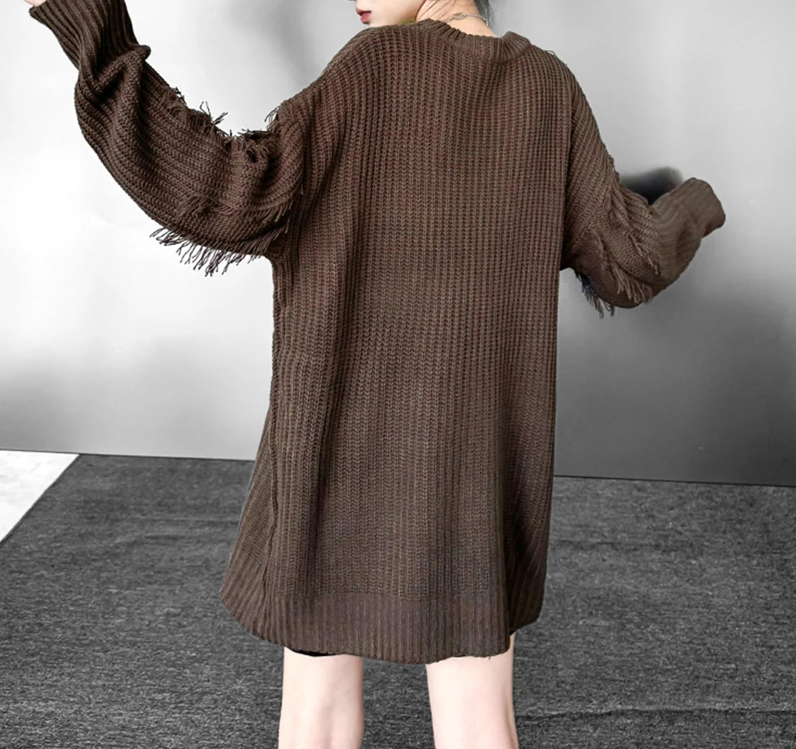 Damski Luźny Sweter Oversize z Okrągłym Kołnierzem, Nadrukiem, Postrzępionymi Krawędziami i Frędzlami, Sweter Casualowy