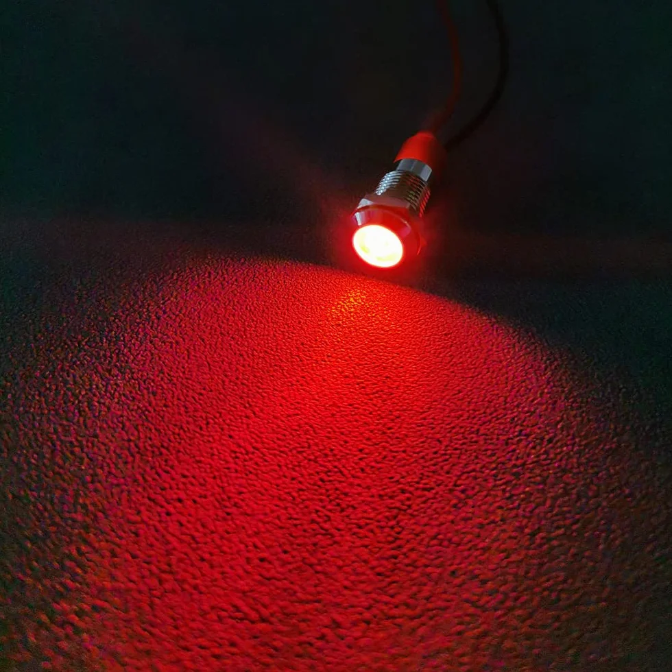 GUUZI 8szt 6mm Wskaźnik LED 220-230V Wodoodporny Sygnał świetlny Metalowy Panel Wskaźnik LED Wskaźnik świetlny Panel Mocujący Płaska Głowica z Przewodami Srebrna Powłoka (Czerwony)