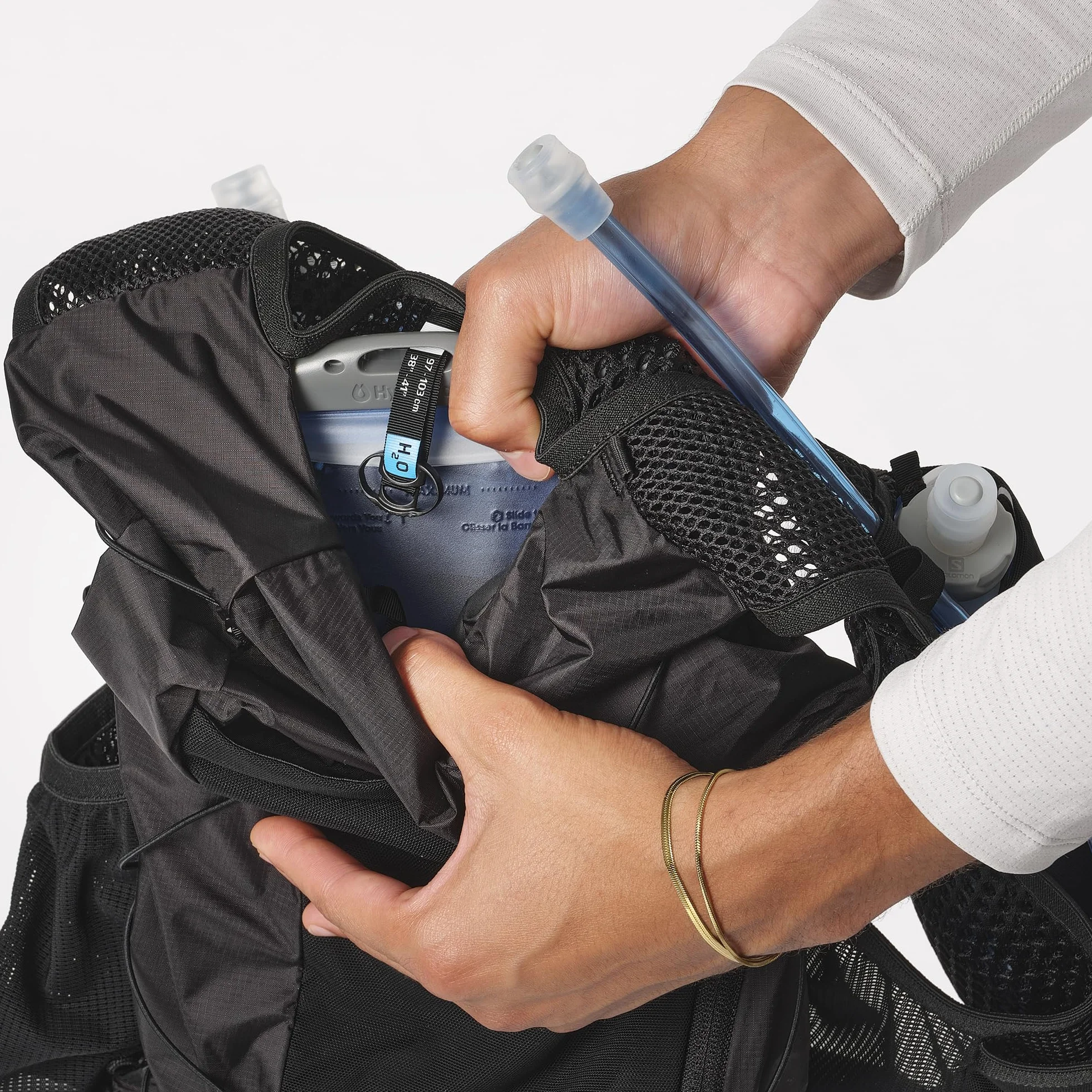 Salomon Active Skin 12 Unisex kamizelka do biegania szlak turystyczny z butelkami w zestawie, 12 l, łatwe nawodnienie, precyzyjne dopasowanie i zoptymalizowane przechowywanie