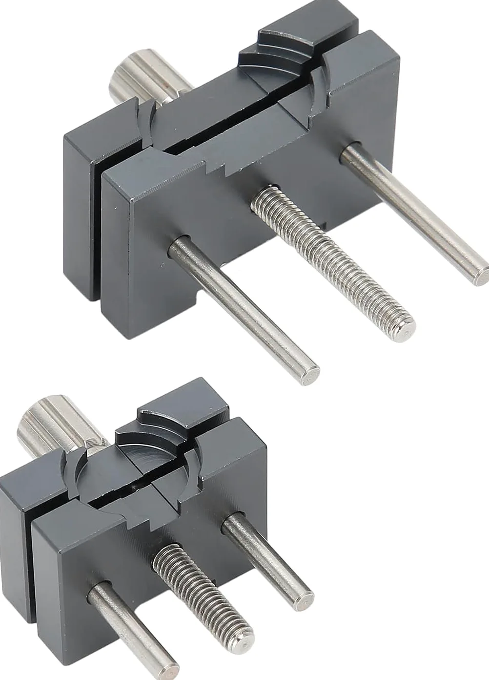 Zestaw 2 regulowanych aluminiowych uchwytów mechanizmu zegarka | Dwa stabilne szare imadła mocują zgodne mechanizmy podczas montażu, czyszczenia, regulacji i precyzyjnego serwisu.