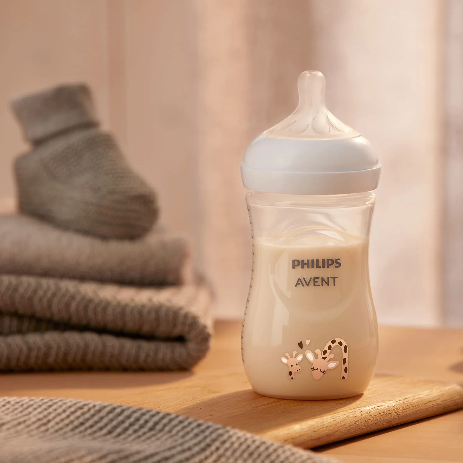 Philips Avent butelka Natural z Responsywnym smoczkiem 260ml decor żyrafa, 1 szt. (model SCY903/66)