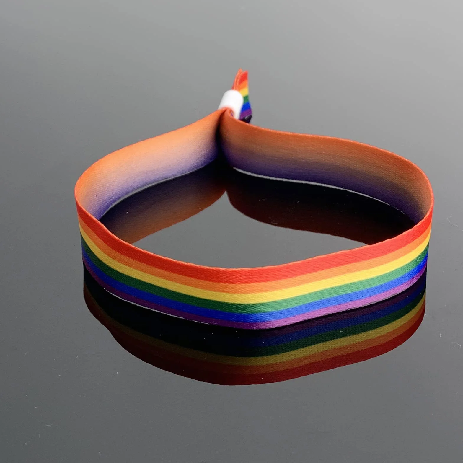 6 bransoletek Gay Pride