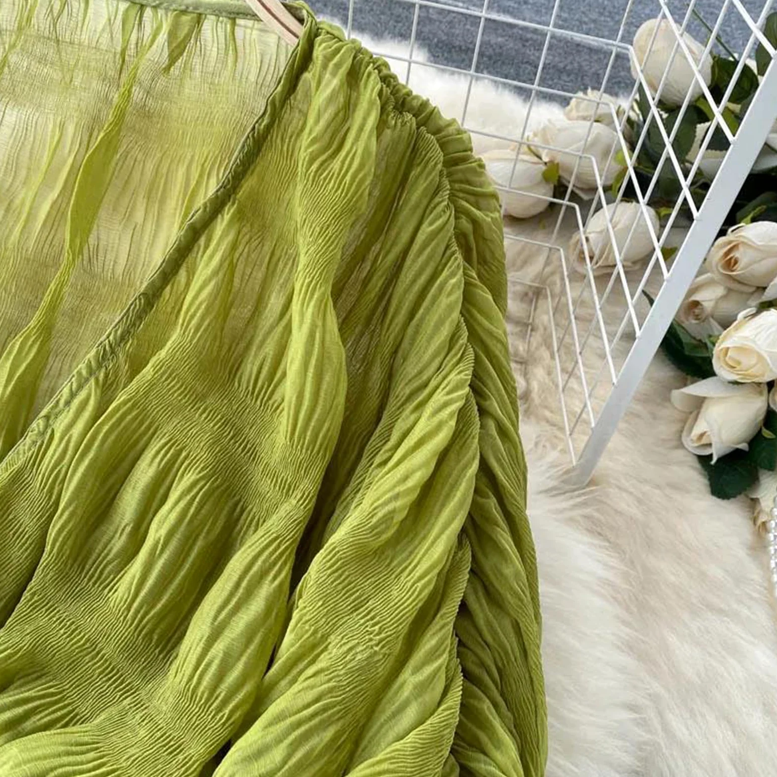 Bluzka damska z szyfonu, krótka, z dekoltem w serek, bufiastymi rękawami, prześwitującymi plisami, elegancka, dopasowana, imprezowa (jasnożółta, jeden rozmiar)