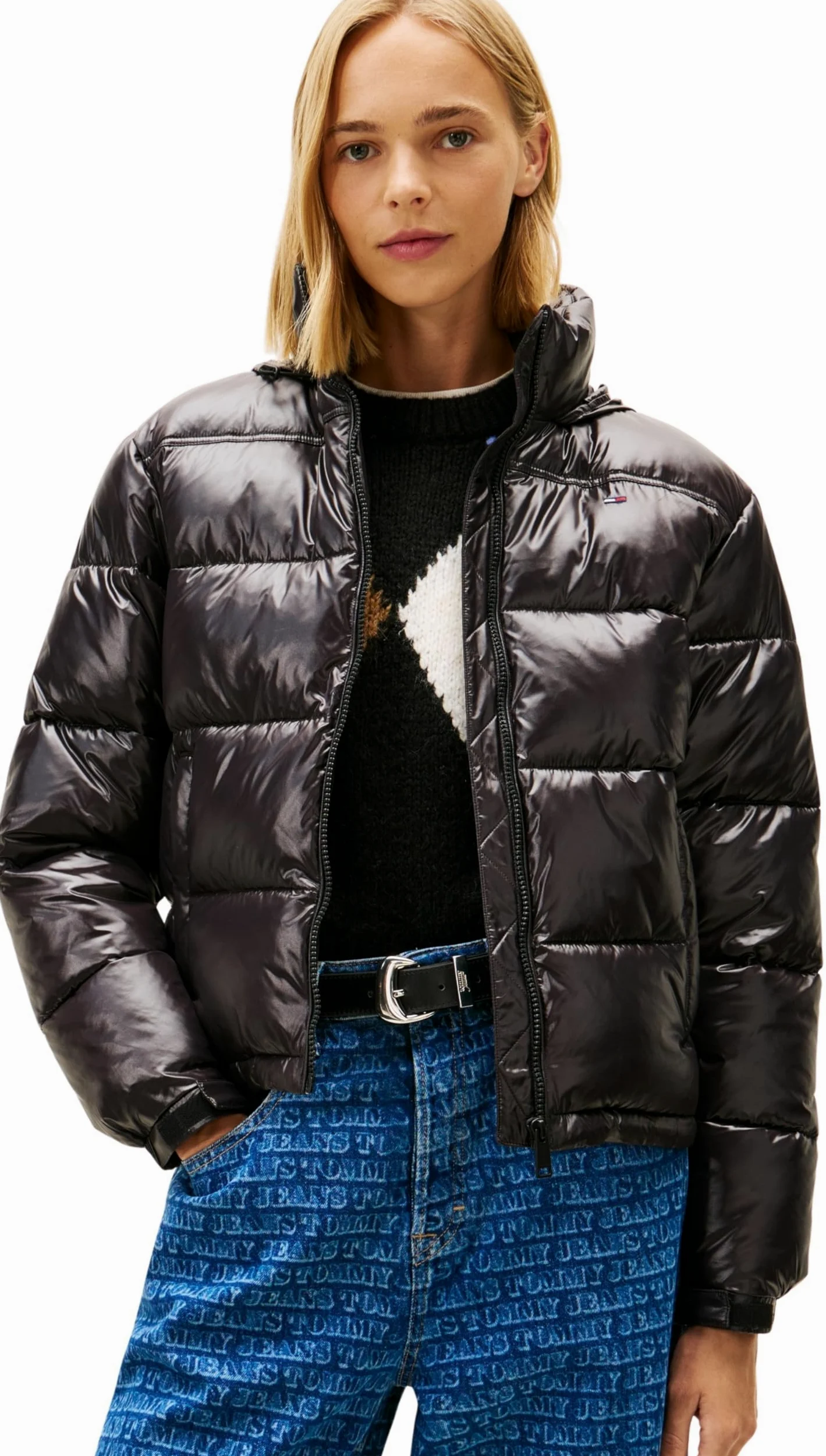 Tommy Jeans Damska kurtka puchowa TJW PCKBL HD ESS PFFR SHINY EXT DW0DW22039, CZARNA (Czarna), S, czarny (czarny), S