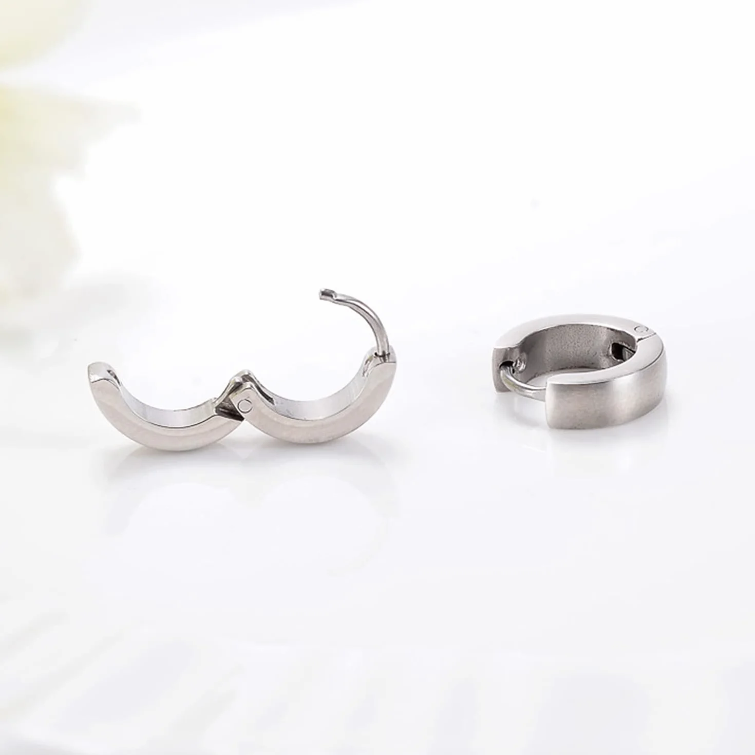 LEEQ Kolczyki męskie/damskie ze stali nierdzewnej matowe czarne srebrne 4 mm / 12 mm klasyczne kolczyki 2 szt., 4 sztuki (1 sztuka), drewno, metal, tytan, srebro, 4 sztuki (1), drewno, metal, tytan,